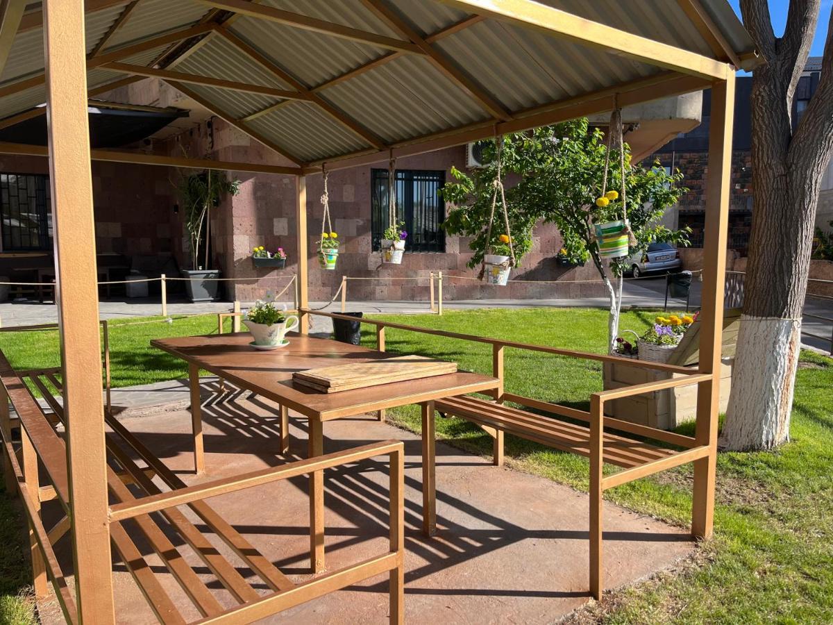 Street51 Hostel Yerevan Ngoại thất bức ảnh