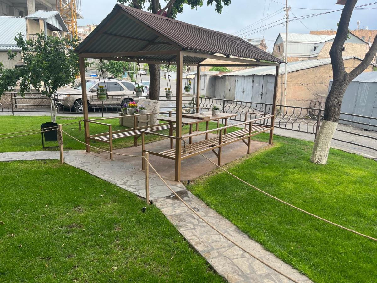 Street51 Hostel Yerevan Ngoại thất bức ảnh